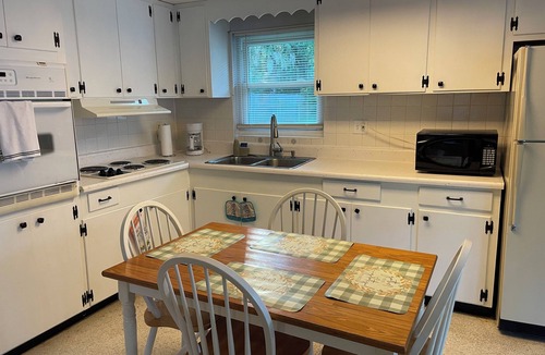 Chassahowitzka House | Travel and discover central Florida Springs while staying in our modest home.