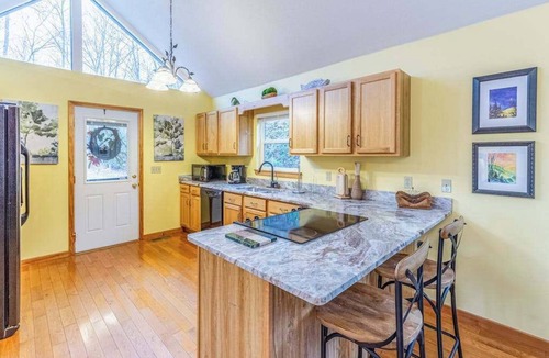 Sylva House | Tree Top Cabin