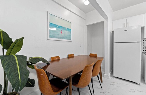 East Little Havana Apartment | Tropical Havana | 2BR | Central Location