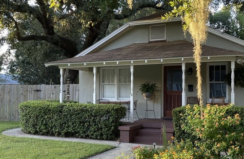 East Pensacola Heights House | Twin Oaks: Historic Gem Mins to Beach & Downtown, Walk to Local Eats & Coffee