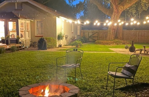 East Pensacola Heights House | Twin Oaks: Historic Gem Mins to Beach & Downtown, Walk to Local Eats & Coffee