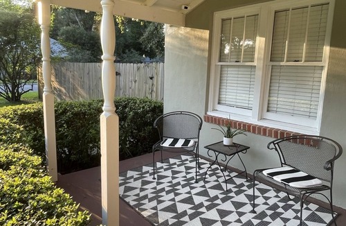 East Pensacola Heights House | Twin Oaks: Historic Gem Mins to Beach & Downtown, Walk to Local Eats & Coffee