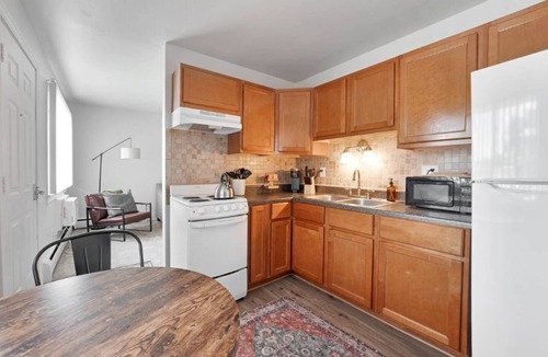Gibraltar Apartment | Two bedroom apartment - Near parks and Detroit River!