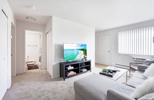 Gibraltar Apartment | Two bedroom apartment - Near parks and Detroit River!