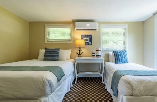 Whitehall Resort | Two bedroom cottage with 3 beds and a sofa sleeper