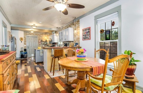 Old East Hill House | Two Couples, 2 Primary Suites, 1 BoHo GardenHouse