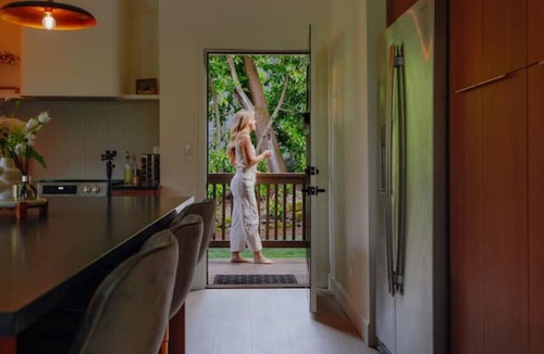 Seattle House | Two Homes Under One Roof · Sleeps 14 · 4 Parking