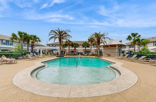 South Pensacola House | Two-story townhome near the beach with WiFi, washer and dryer