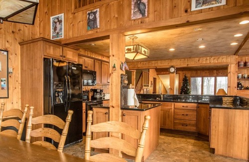 Bessemer Ski Chalet | Ultimate Luxury with Stunning Views-Trailside Home On Powderhorn Mtn With Hot Tub & Sauna