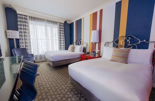 Theater District Hotel | Union Square Steps | Italian Bar + Pet Friendly