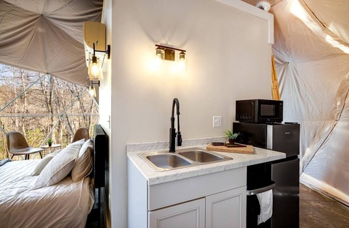 Rosman Cabin | Unique Dome for a Romantic Escape Surrounded by the Peaceful Sounds of Nature in Rosman, North Carolina