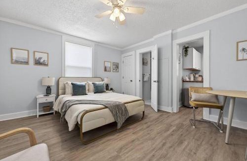 South Pensacola House | Unit 3 Cozy Cottage Studio in Pensacola