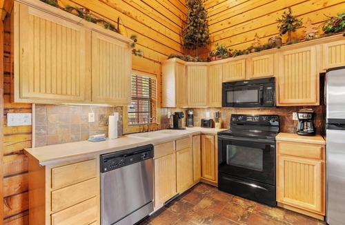 Branson Theater District Cabin | Updated Lock-off Connecting Cabins - Perfect for a larger family or group!