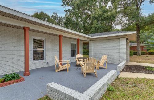 Brent House | Updated Pensacola Home ~ 7 Mi to Beach!