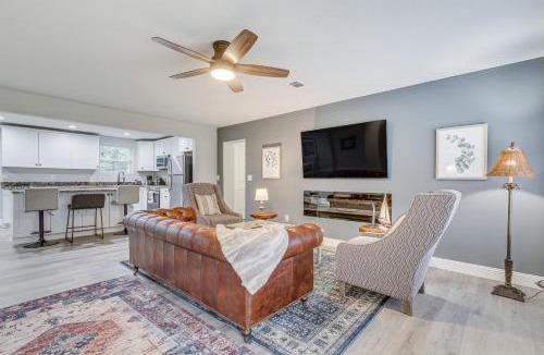 Brent House | Updated Pensacola Home ~ 7 Mi to Beach!