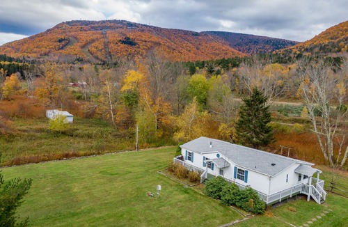 Hunter House | Upgraded! Perfect location seconds from Hunter Mtn! Incredible views! King bed!