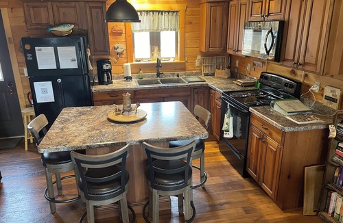 Dalton Cabin | Upscale Cozy Cabin in the Woods, LETCHWORTH, Stony Brook Parks, Wineries