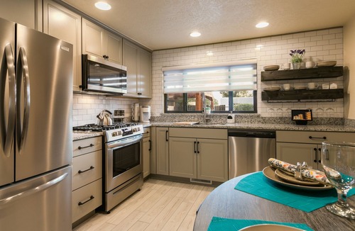 Uptown House | Uptown-No Cleaning Fee-Hot Tub-Putting Green-Firepit-Outdoor Kitchen