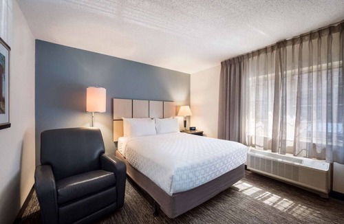 Bryant Pattengill West Hotel | Vacation is Calling! 3 Posh Units, Short Drive to Ann Arbor Hands-On Museum