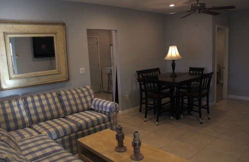 Riverview House | Vacation or executive rental in the heart of Orange County