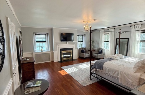 Schuyler Falls House | Valcour Inn & Boathouse