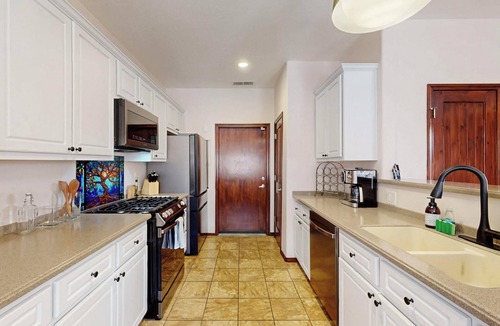 Barelas House | Visiting ABQ for a conf? Home centrally located get anywhere in the city in 20m.