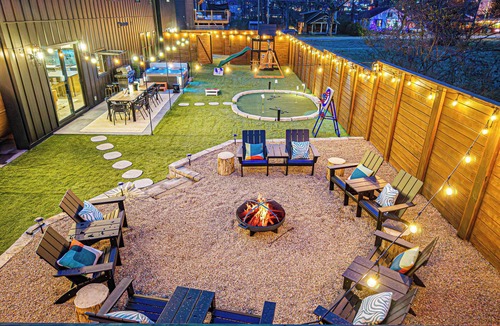 Black Mountain House | Walk Downtown, Luxe Group Getaway W/Pool, Hot Tubs, Sauna, Theater, Games