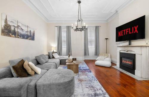 Allentown House | Walk to Allentown with Free Parking and WFH Space