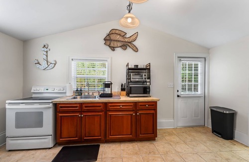 Downtown House | Walk to Palafox St.; Beach 14 min drive, sleeps 6