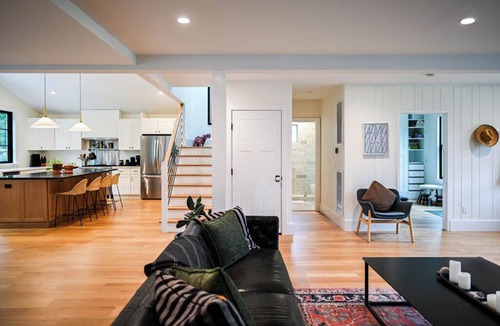 Mattituck House | Walk to Private Beach, Wine Country Farmhouse, Outdoor Dining, Sleeps 6 Adults