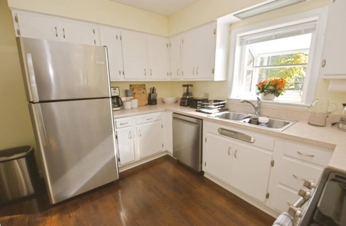 Harters Heights House | Walkable to Notre Dame! Cozy 2 bedroom home(426)