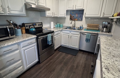St. Marys House | Warm and Bright Pet Friendly Home with Full Privacy Fenced Backyard!