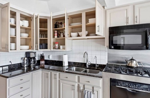 Walled Lake House | Waterfront Paradise! 3 Queen Beds, Chef`s Kitchen