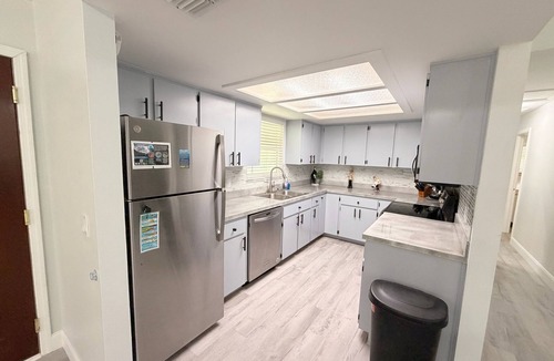 Weeki Wachee Gardens House | Waterfront Paradise w Manatees Fishing Kayaks in the Backyard! Newly Renovated
