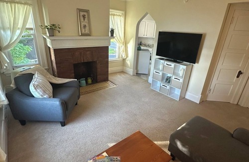 Seneca Falls Apartment | Waterfront Second-Floor Apartment on Cayuga Lake in Seneca Falls