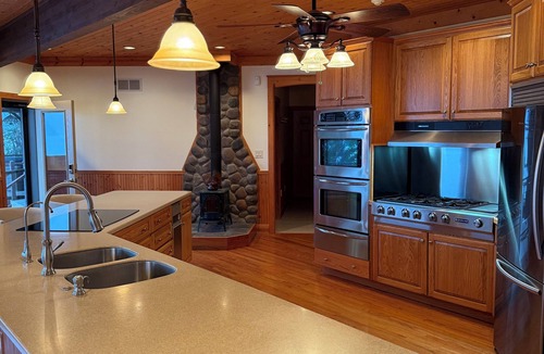 Cheboygan House | Waterfront Venue -Private Beach/Sleeps 21/Lighthouse