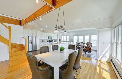 West Hampton Dunes House | Waterfront Westhampton Haven: Private Beach