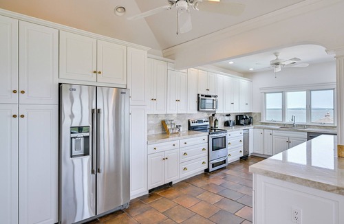 West Hampton Dunes House | Waterfront Westhampton Haven: Private Beach