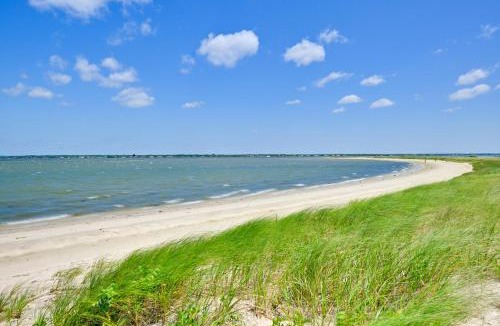 West Hampton Dunes House | Waterfront Westhampton Haven: Private Beach