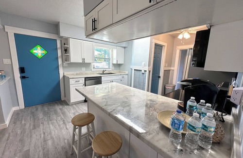 Weeki Wachee Gardens House | Weeki Wachee Waterfront "Fin & Tonic" Get Away with FREE Kayaks & More!