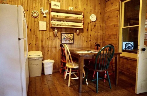 La Pointe Cabin | Weisel Cabin - Nostalgic Cabin located within walk