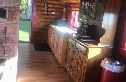 Lake Linden Cabin | Welcome to Water’s Edge Log Cabin