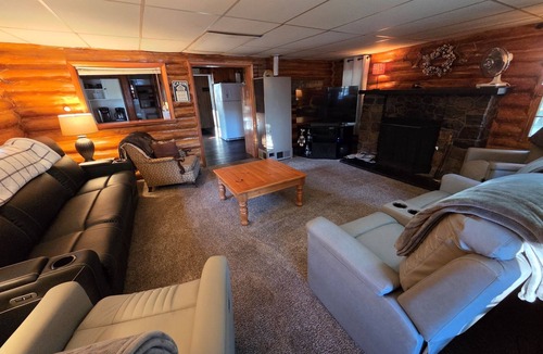 Baldwin Cabin | Whalen Lake Log Cabin, Wi-Fi, Lakefront, Kayaks