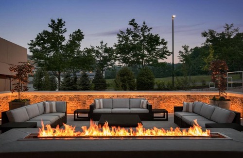 Berkeley Heights Hotel | Where Comfort Meets Style! Indoor Pool, Free Breakfast, Pets Allowed!