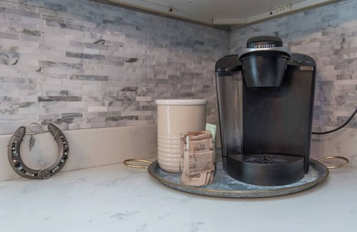 Keene House | Where urban meets horses and bourbon , is exactly where you will find this adorable Lexington home in 40514. Sky Beauty is a 3 bedroom, 2 bathroom home features a fenced in backyard, updated kitchen, comfortable living room, Apple TV, and so much mor