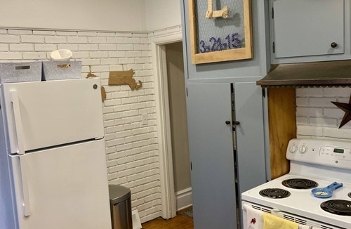 Hillsdale House | Whole Home Perfect for a Couple or Young Family, Close to Hillsdale College
