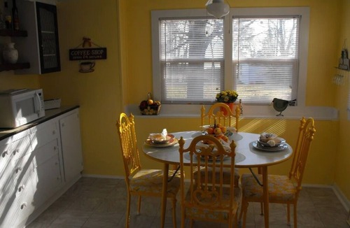Town of Torrey House | Wildflower-Seneca Lake-Water View-Hot Tub-Wine Trail - Pets, Steps to Lake-Acre of Privacy