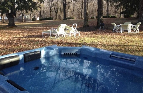 Town of Torrey House | Wildflower-Seneca Lake-Water View-Hot Tub-Wine Trail - Pets, Steps to Lake-Acre of Privacy