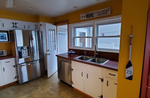 Geneva House | Wine trail lakefront luxury stay on Seneca Lake with all the views and amenities
