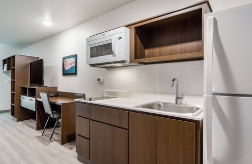Madison Heights Hotel | WoodSpring Suites Detroit Madison Heights